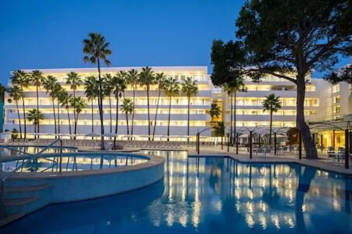 Iberostar Waves Cristina – Affordable hotel in Palma de Mallorca