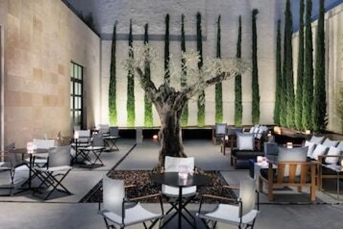 H10 Art Gallery – Affordable hotel in Barcelona
