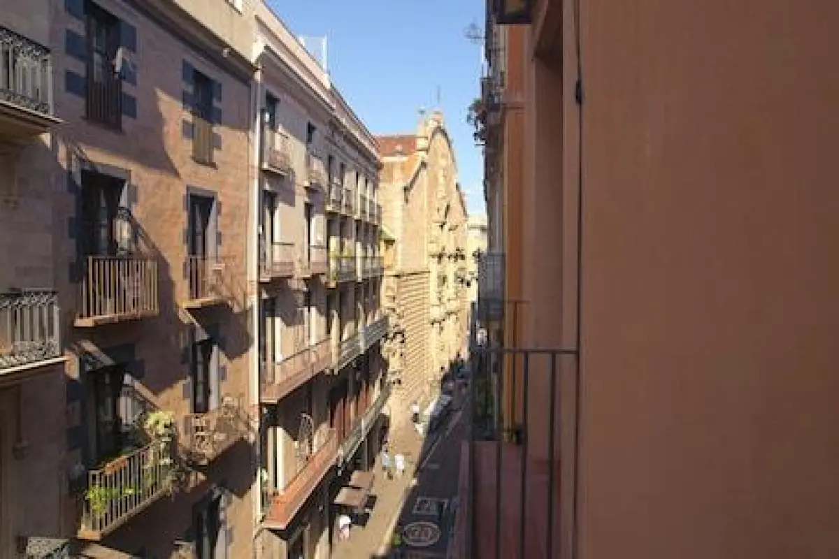Apartamentos La Guarida 1820 – Affordable hotel in Barcelona