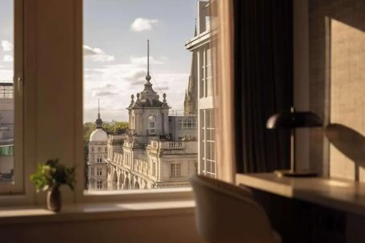 Royal Garden Hotel – Affordable hotel in London