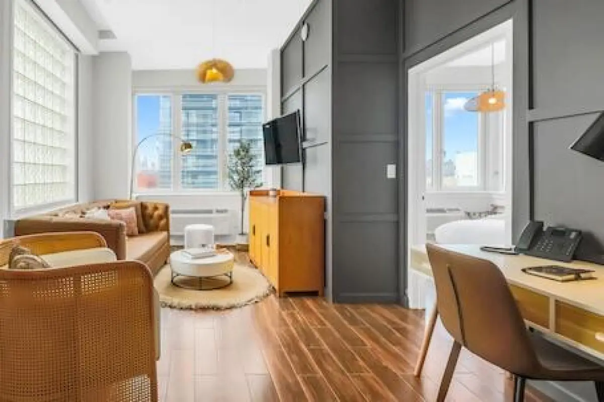 The Modernist Hotel – Affordable hotel in Long Island City
