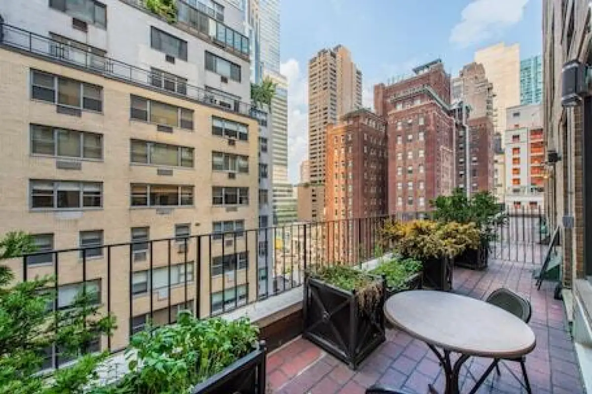The Lombardy Hotel – Affordable hotel in New York