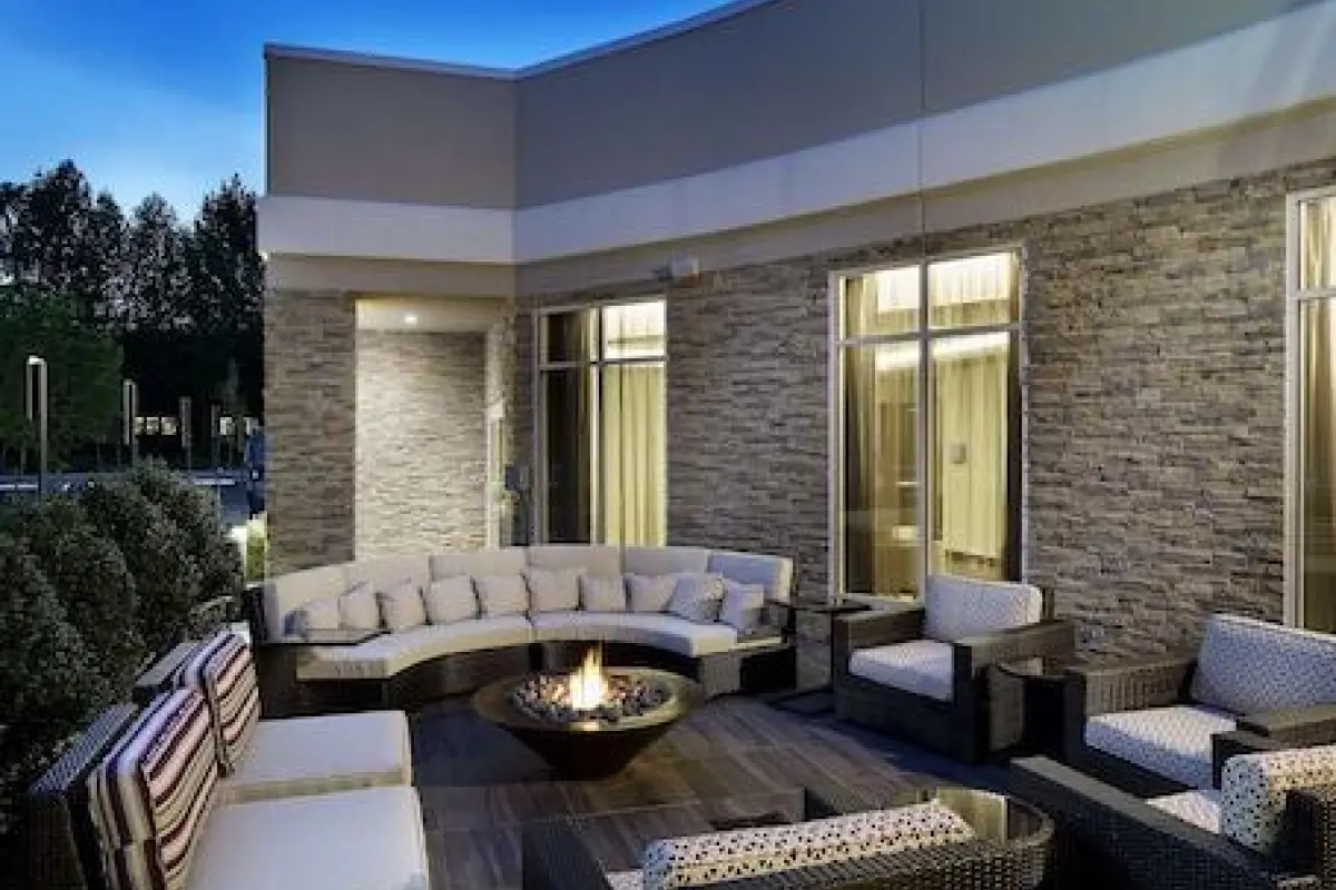 Hilton Garden Inn Roslyn – Affordable hotel in Port Washington
