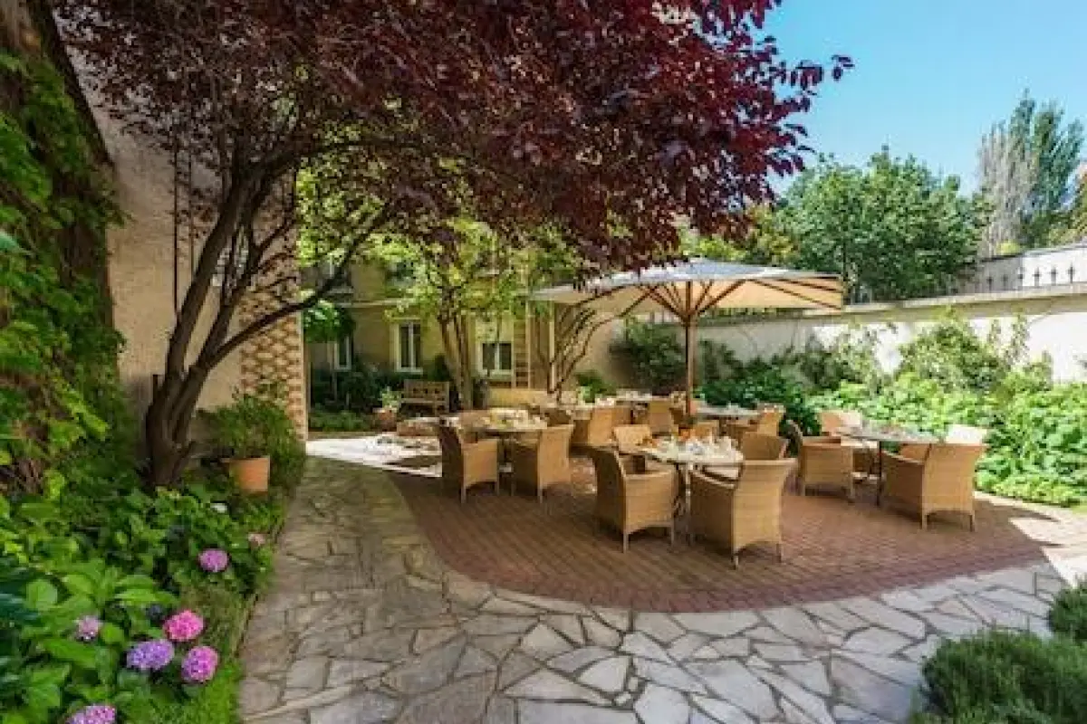 Hotel Le Magellan – Affordable hotel in Paris