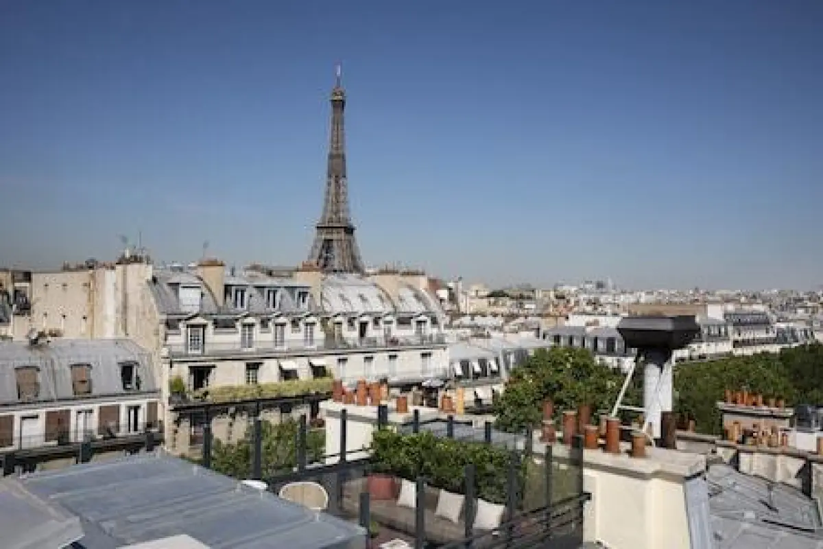Rayz Eiffel – Affordable hotel in Paris