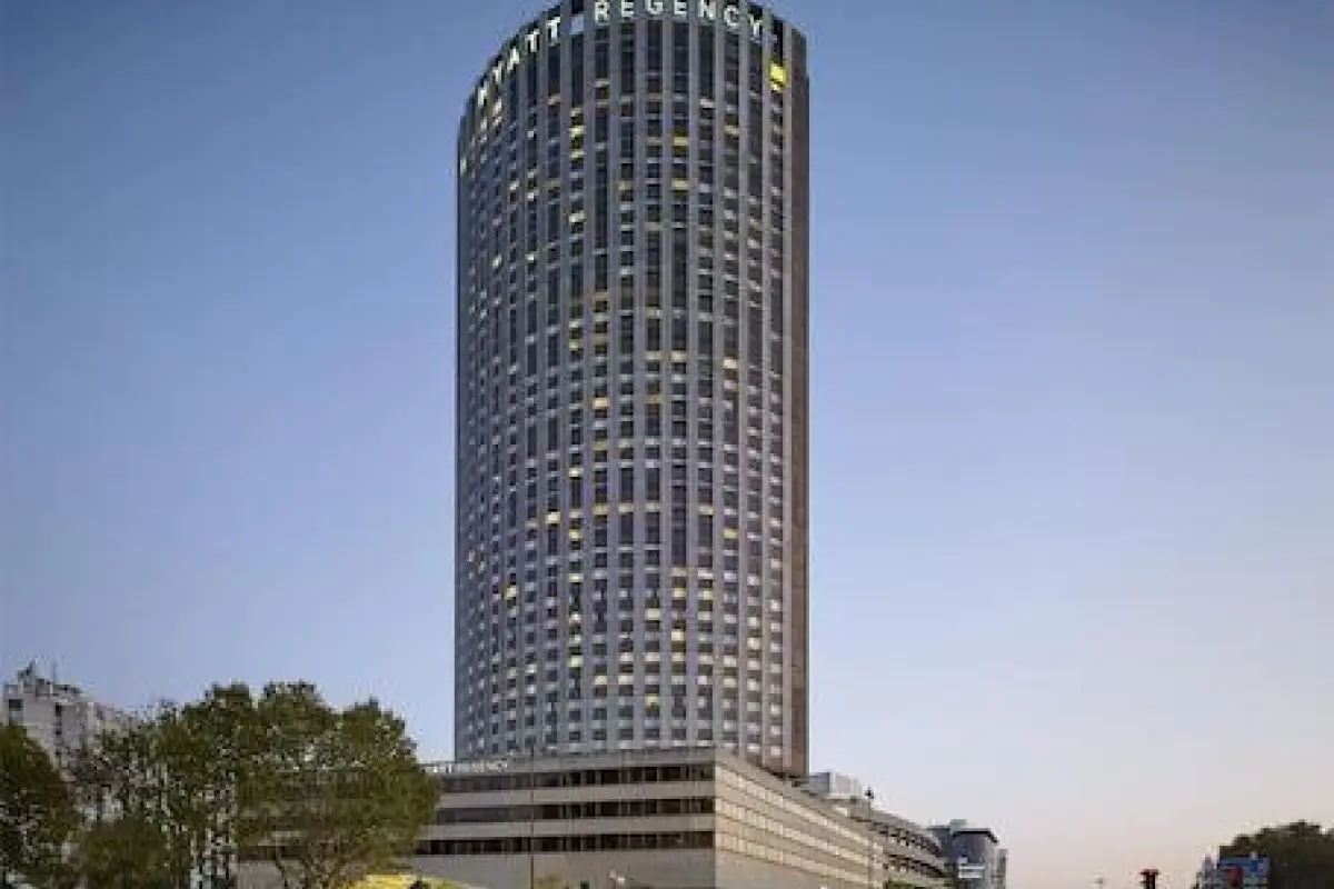 Hyatt Regency Paris Etoile – Affordable hotel in Paris