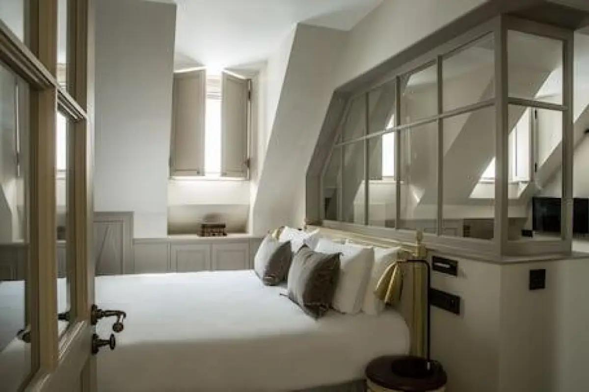 Charles V – Affordable hotel in Paris