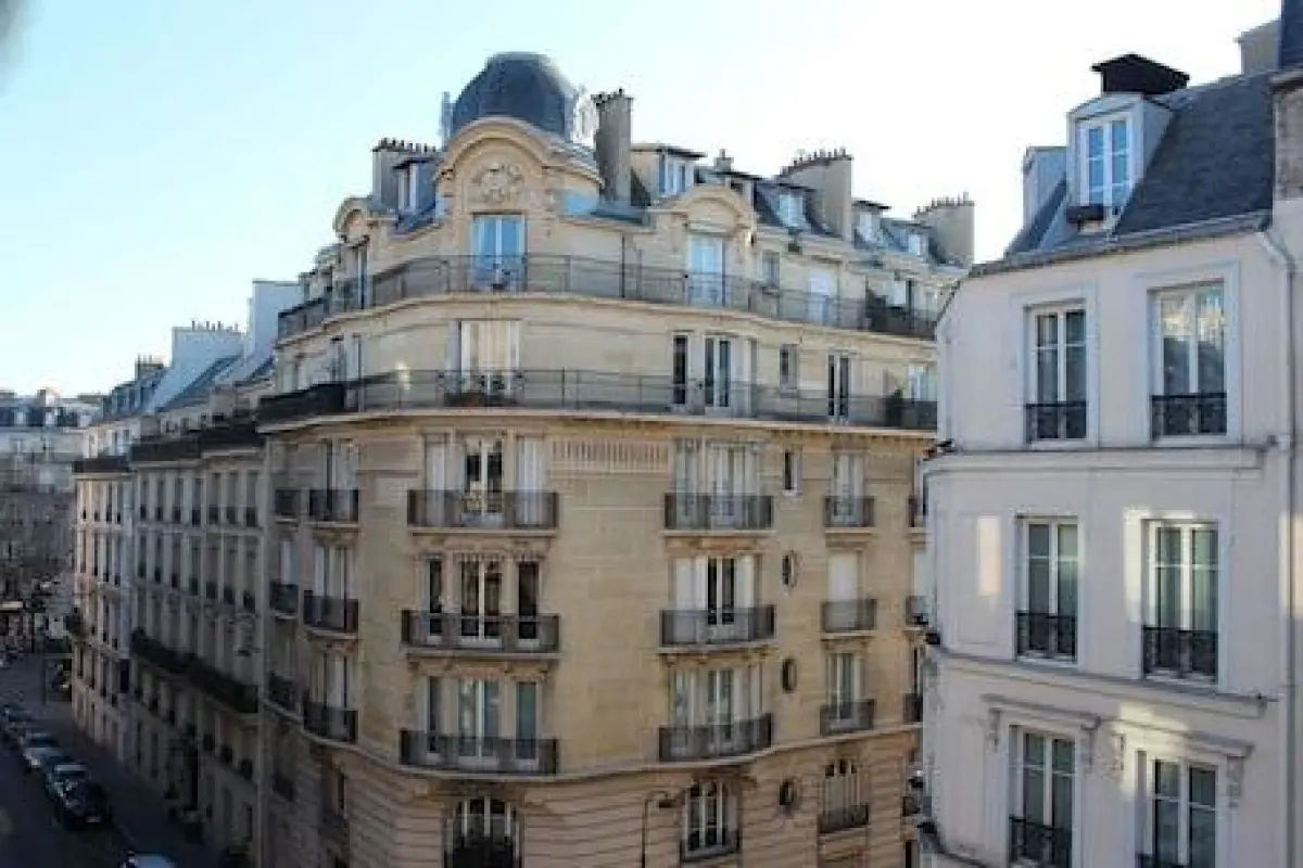 Hotel Bassano – Affordable hotel in Paris