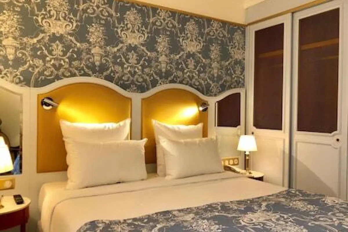 Hotel Mayfair – Affordable hotel in Paris