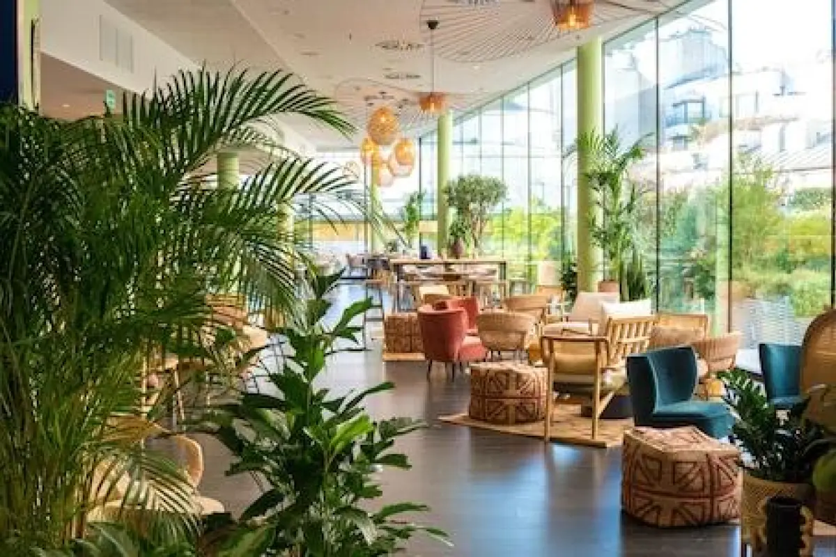 Renaissance Paris Arc de Triomphe Hotel – Affordable hotel in Paris