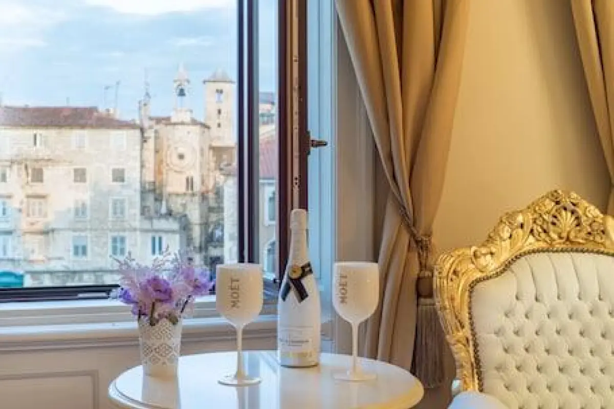 Central Square Heritage Hotel – Affordable hotel in Split