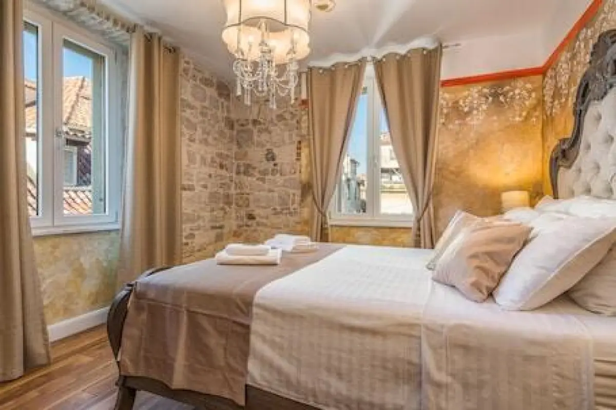 Plaza Marchi Old Town - MAG Quaint & Elegant Boutique Hotels – Affordable hotel in Split