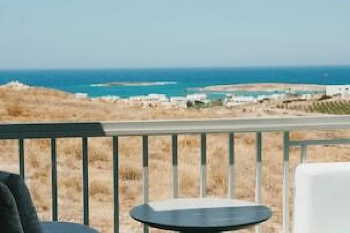 Mr & Mrs White Paros Suites & More – Affordable hotel in Paros