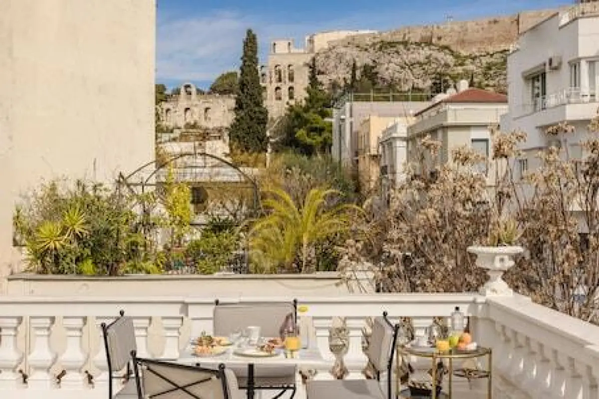 Noble Suites – Affordable hotel in Athens