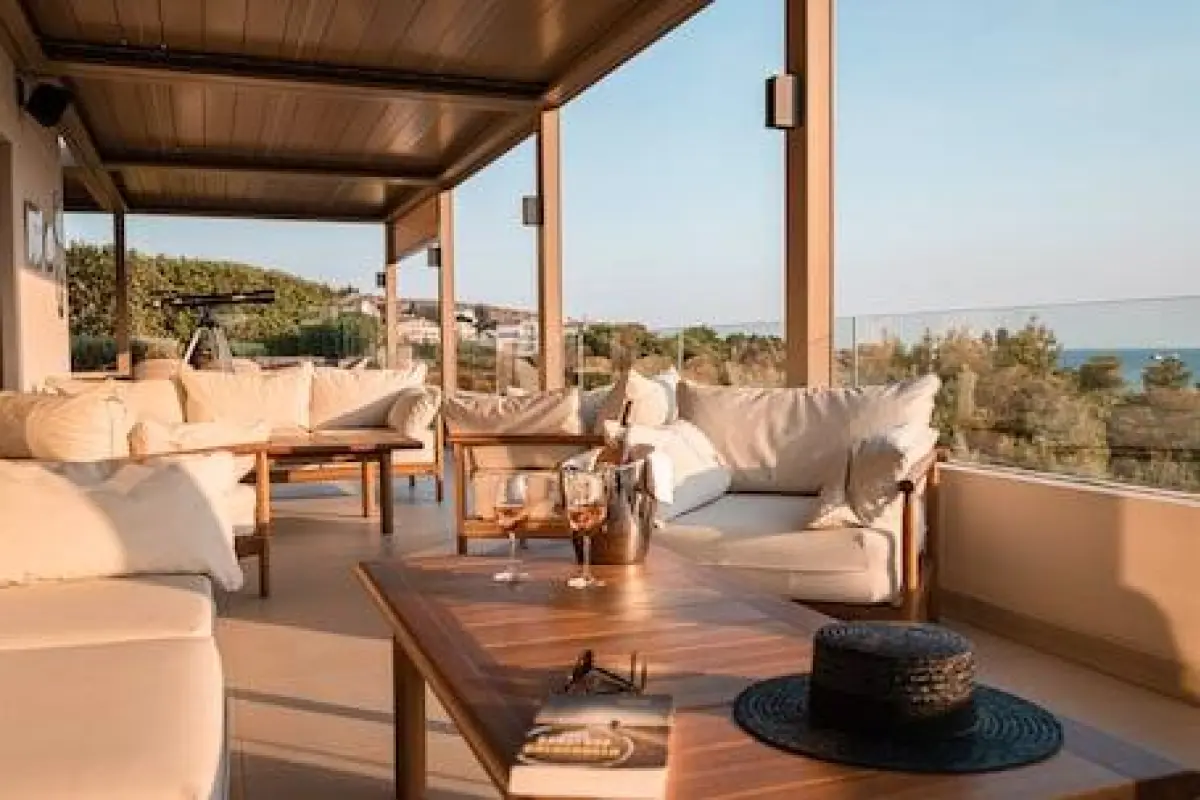 Somewhere Boutique Hotel Vouliagmeni – Affordable hotel in Vari-Voula-Vouliagmeni
