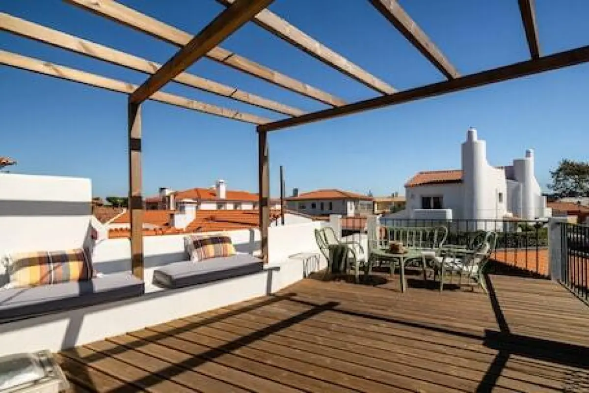 Sea’Ya Family Surf Houses – Affordable hotel in Cascais
