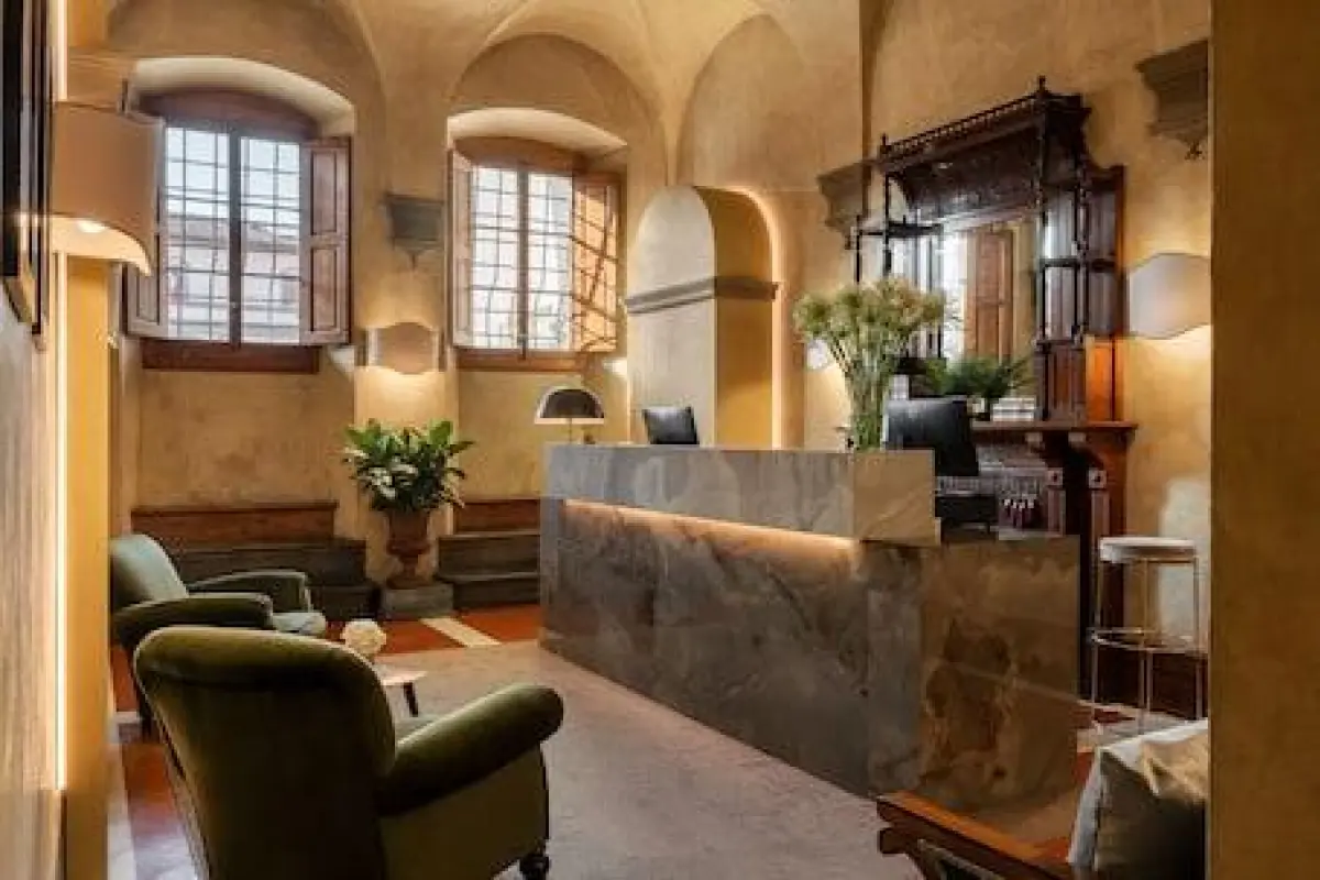Loggiato dei Serviti  – Affordable hotel in Florence