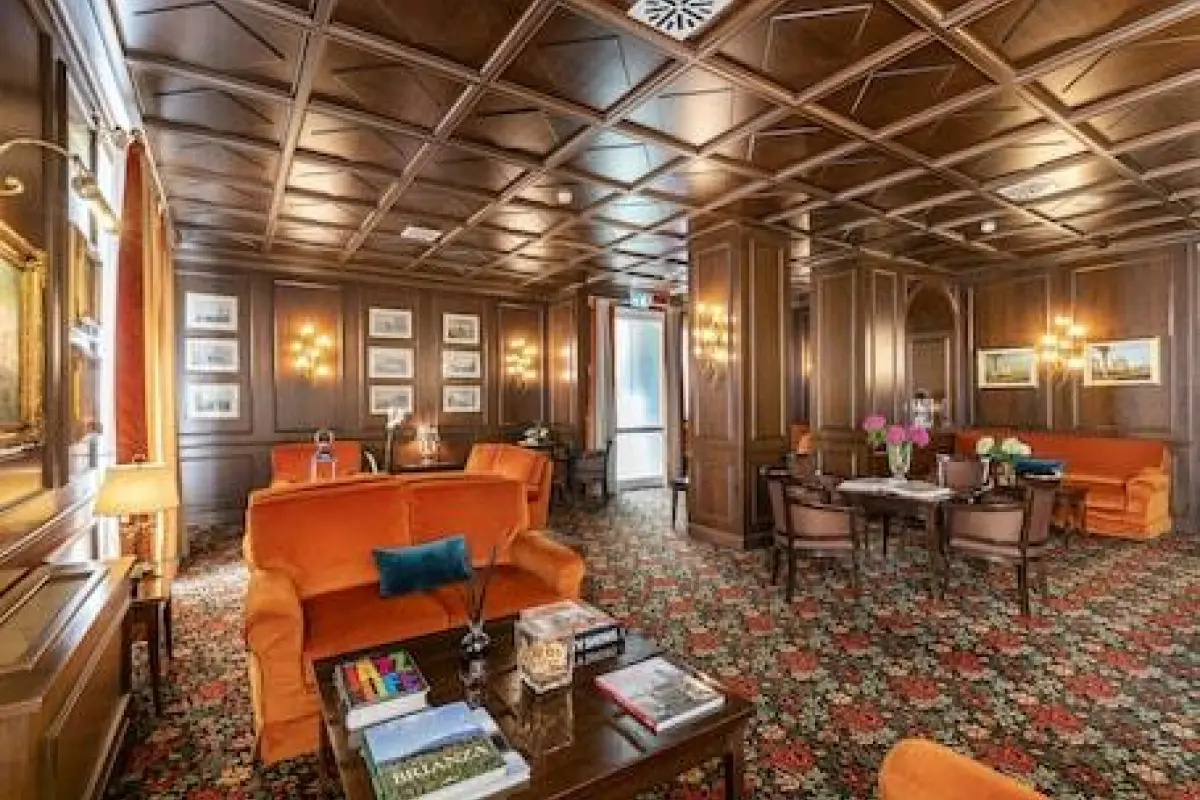 The Regency Hotel, Sure Hotel Collection by Best Western – Affordable hotel in Lissone