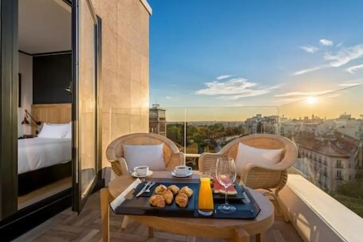 H10 Puerta de Alcalá 4* Sup – Affordable hotel in Madrid