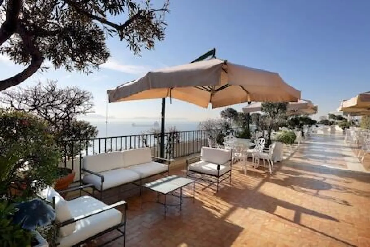 Eurostars Hotel Excelsior – Affordable hotel in Naples