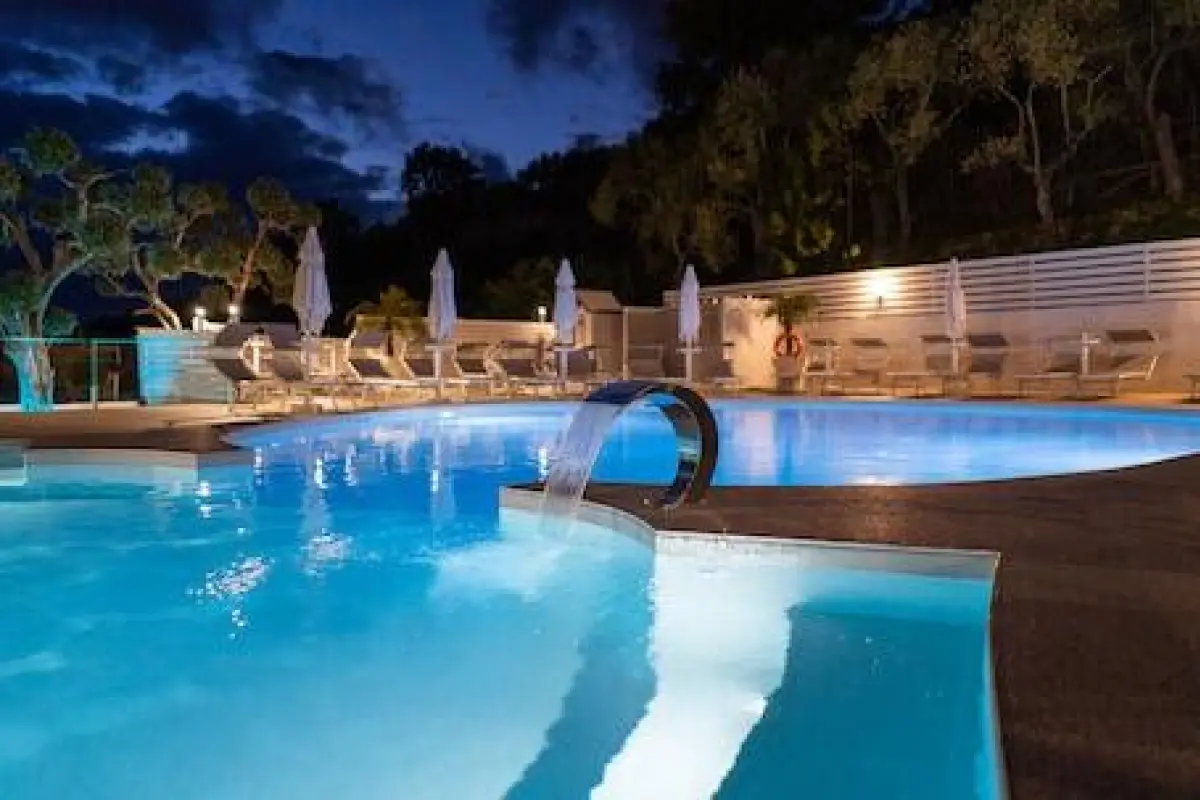 Relais Freedom Club – Affordable hotel in Massa Lubrense