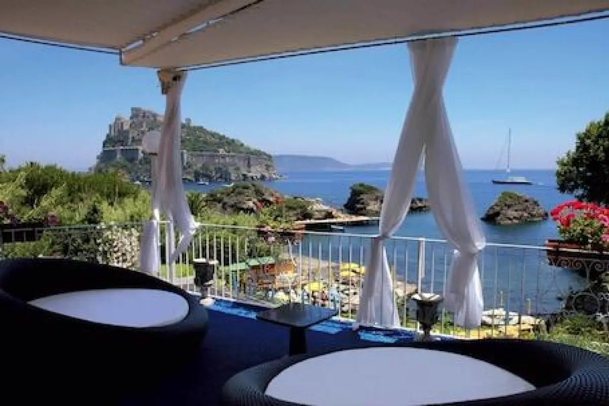 Strand Hotel Terme Delfini – Affordable hotel in Ischia