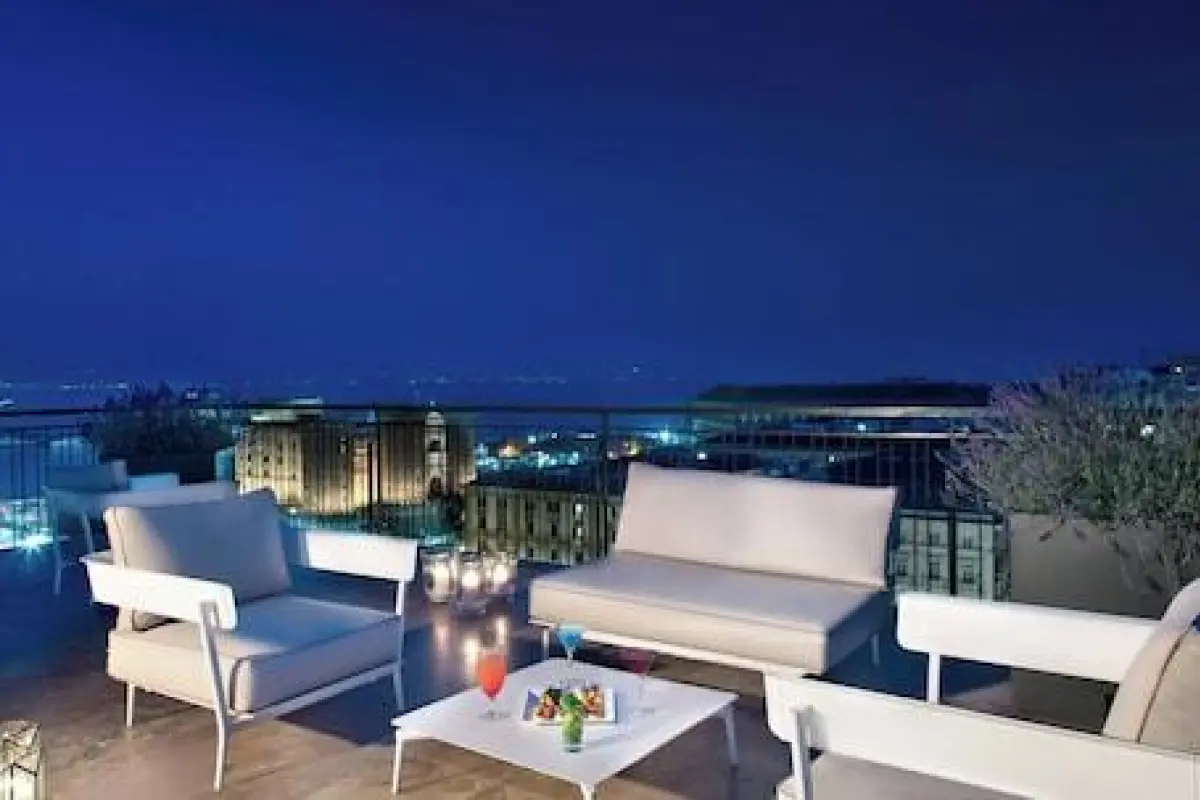 Renaissance Naples Hotel Mediterraneo – Affordable hotel in Naples