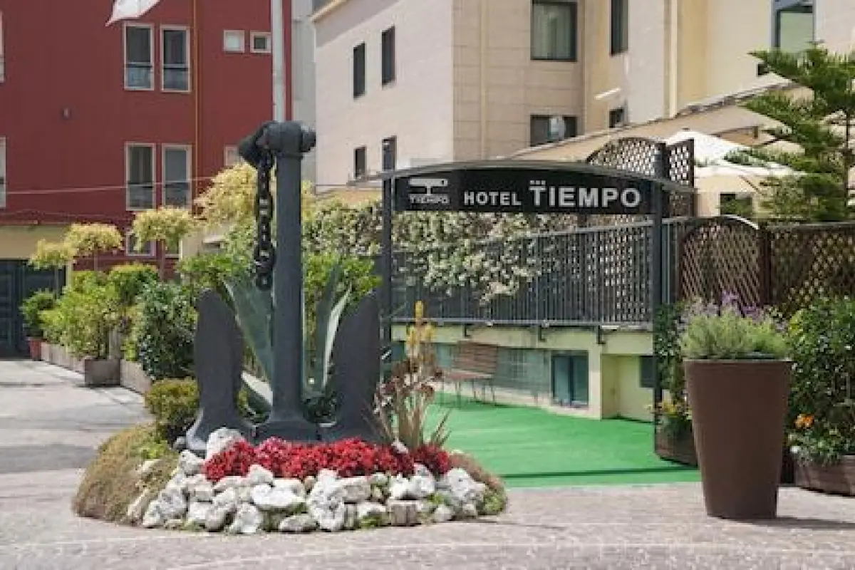 Hotel Tiempo – Affordable hotel in Naples