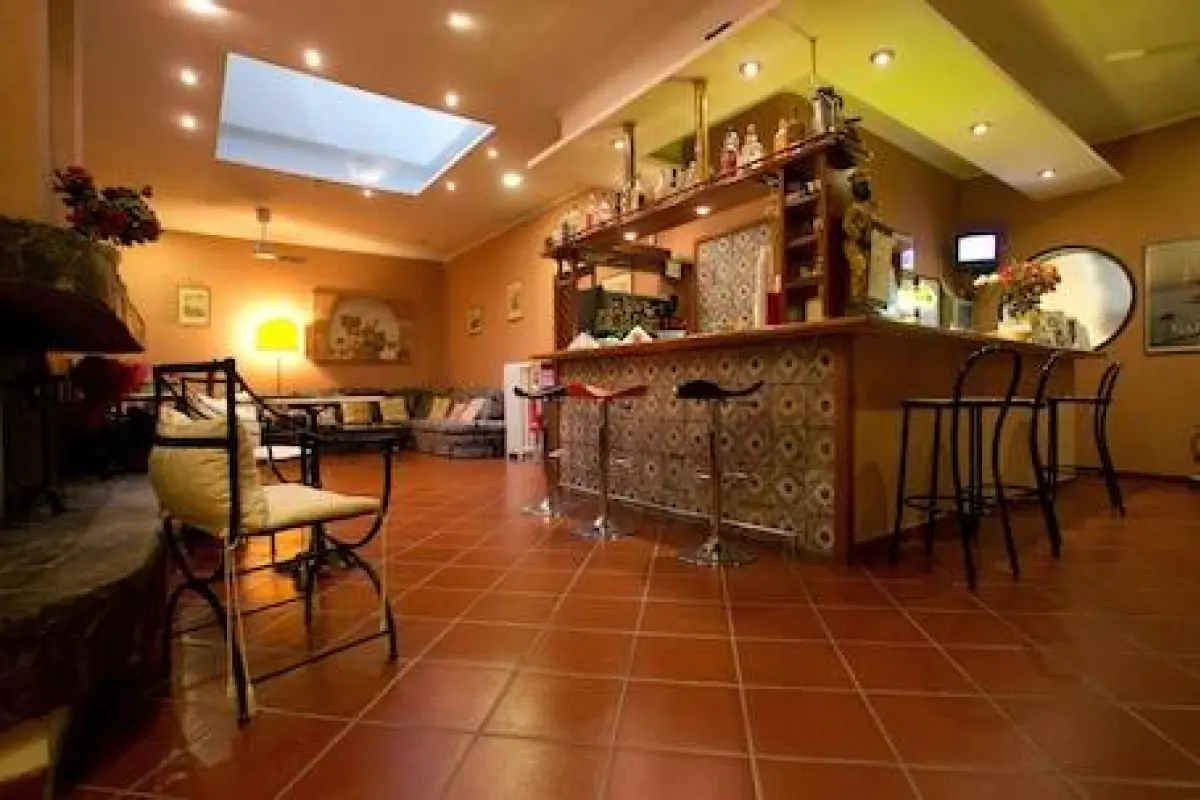 Toledo Hotel – Affordable hotel in Naples
