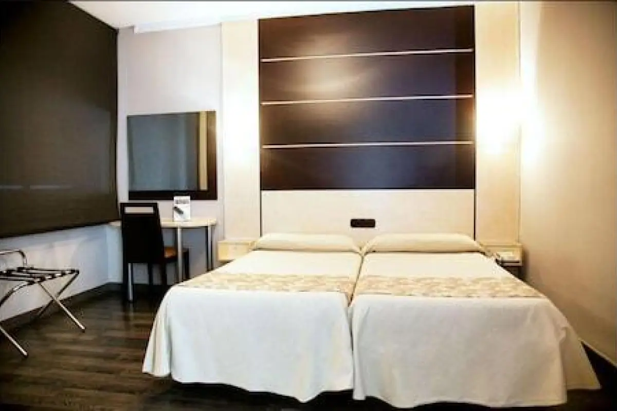 Universal Hotel – Affordable hotel in Granada