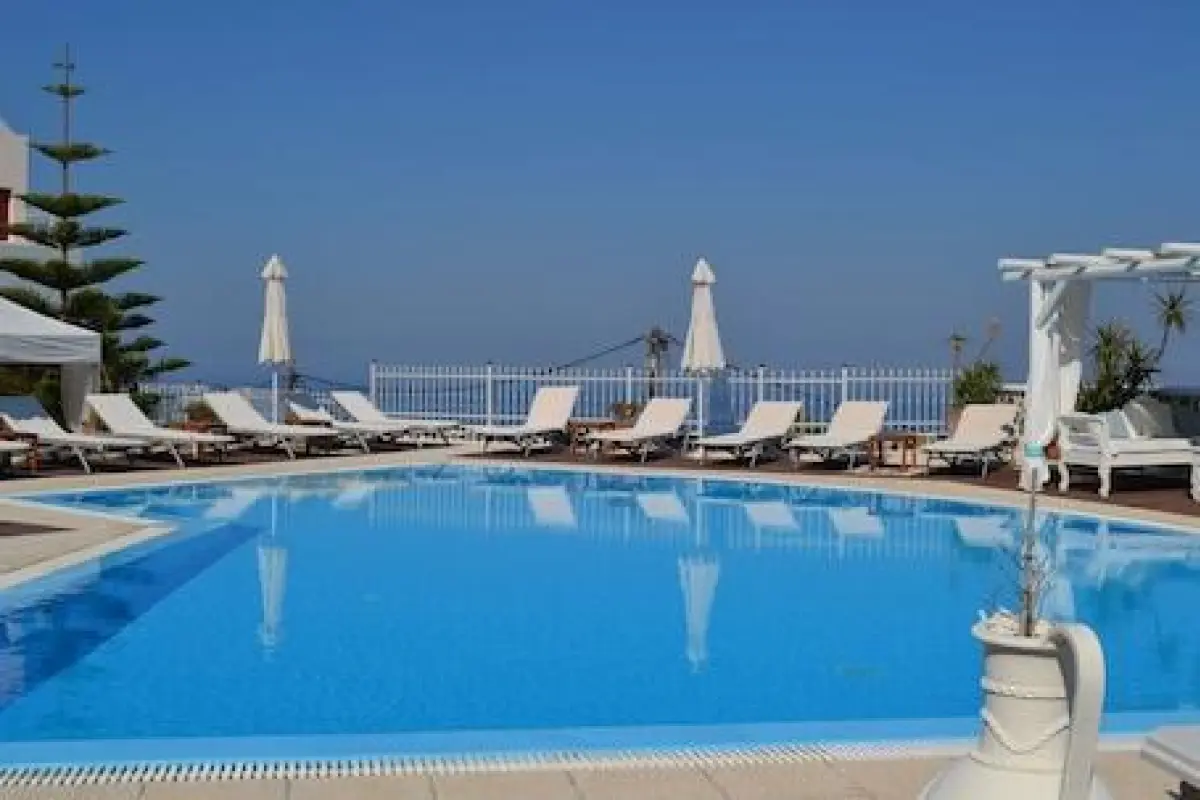Dream Island Hotel – Affordable hotel in Santorini