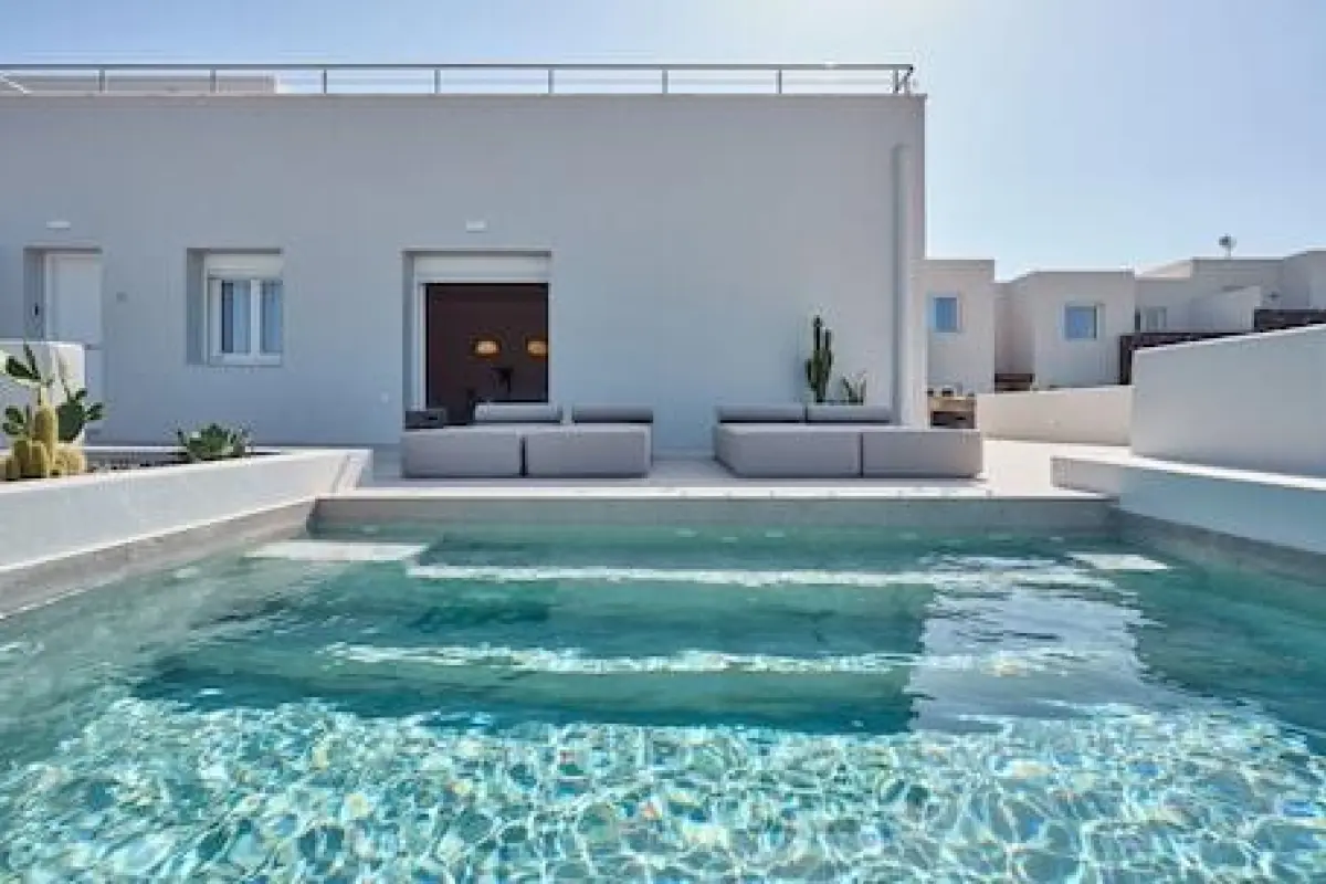 Lilium Homes – Affordable hotel in Santorini