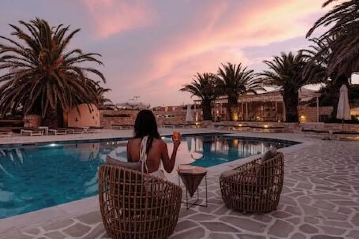 Pnoi Hotel – Affordable hotel in Paros