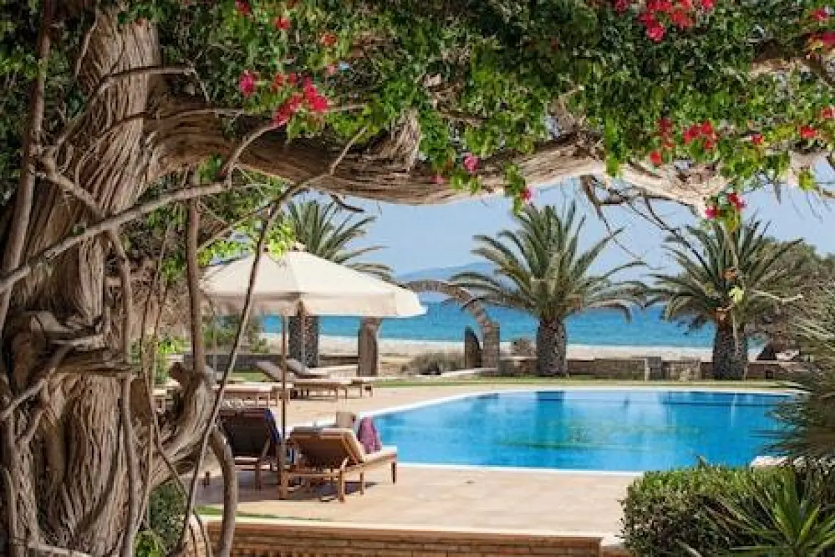 Finikas Hotel – Affordable hotel in Naxos