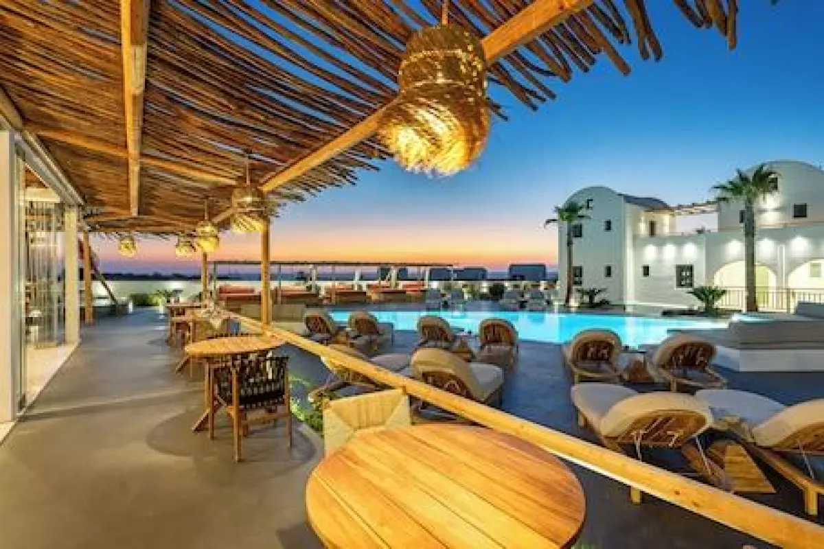 The Amethyst Exclusive Suites Oia – Affordable hotel in Santorini