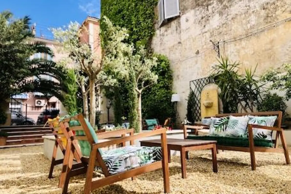 Hôtel du Parc – Affordable hotel in Draguignan
