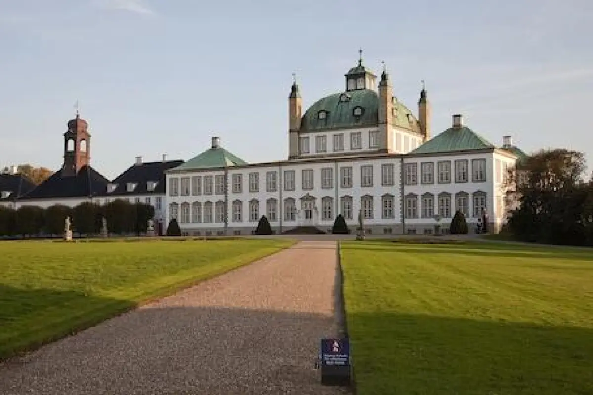 Fredensborg Store Kro – Affordable hotel in Fredensborg
