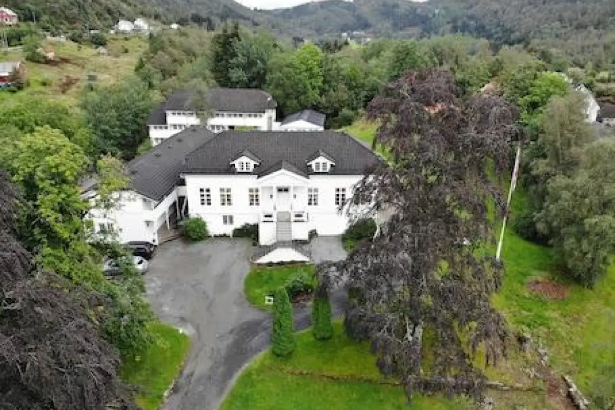 FjordSlottet Hotell – Affordable hotel in Osteroy