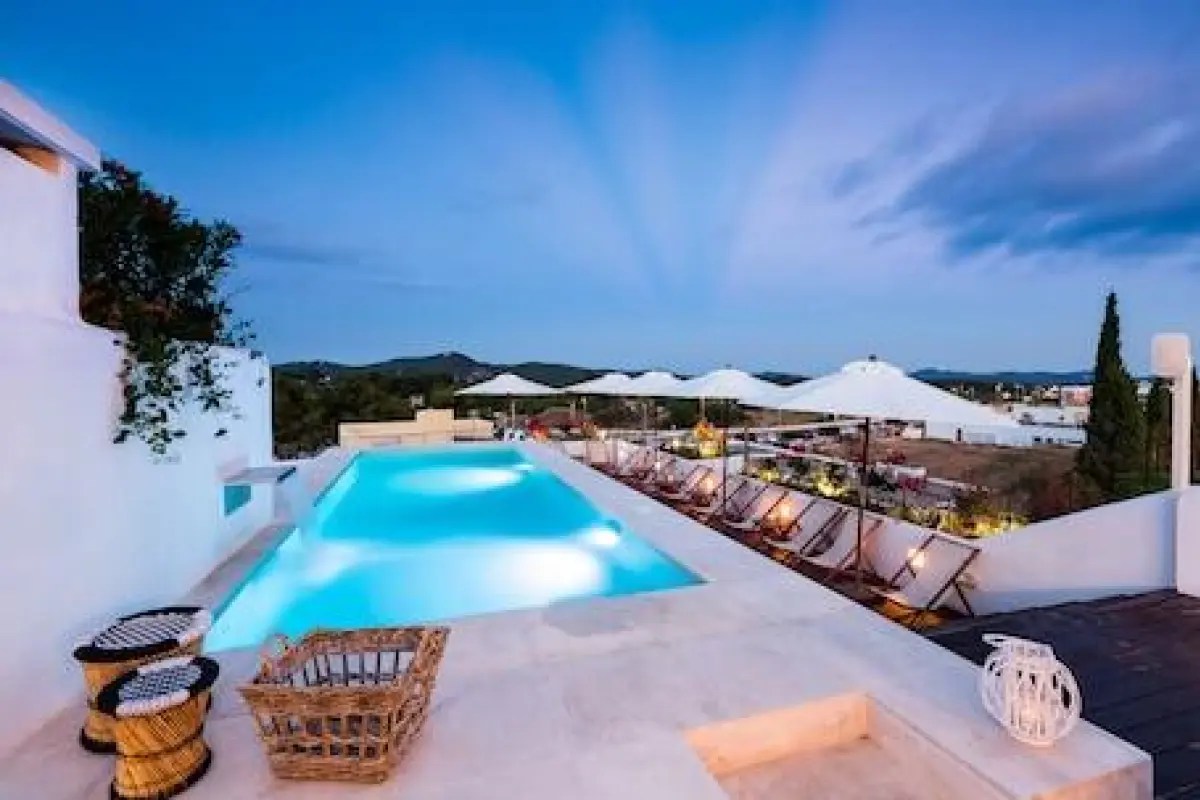 Gatzara Suites Santa Gertrudis – Affordable hotel in Santa Eulalia del Rio