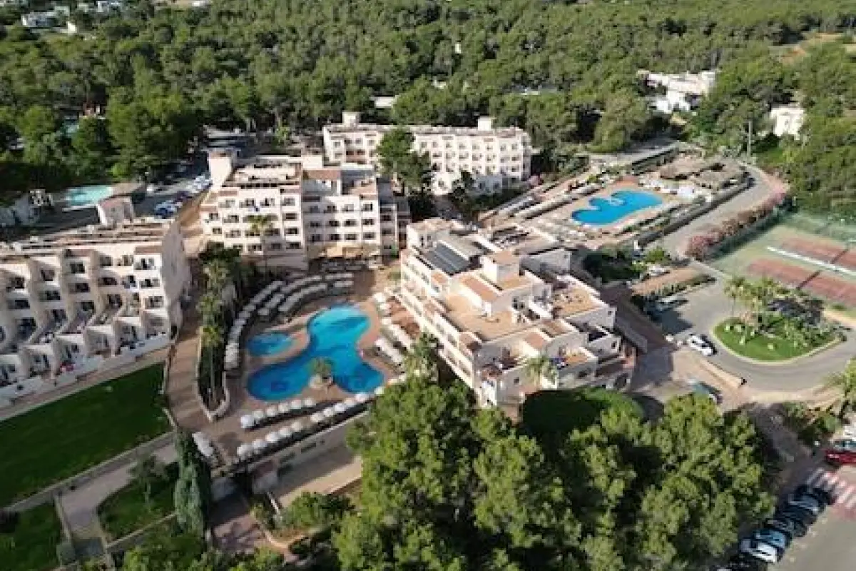 Invisa Hotel Club Cala Blanca – Affordable hotel in Santa Eulalia del Rio