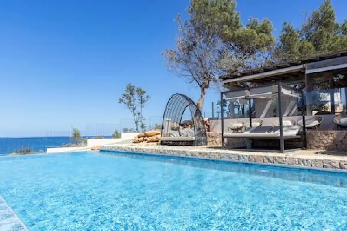 Invisa Hotel Club Cala Verde – Affordable hotel in Santa Eulalia del Rio