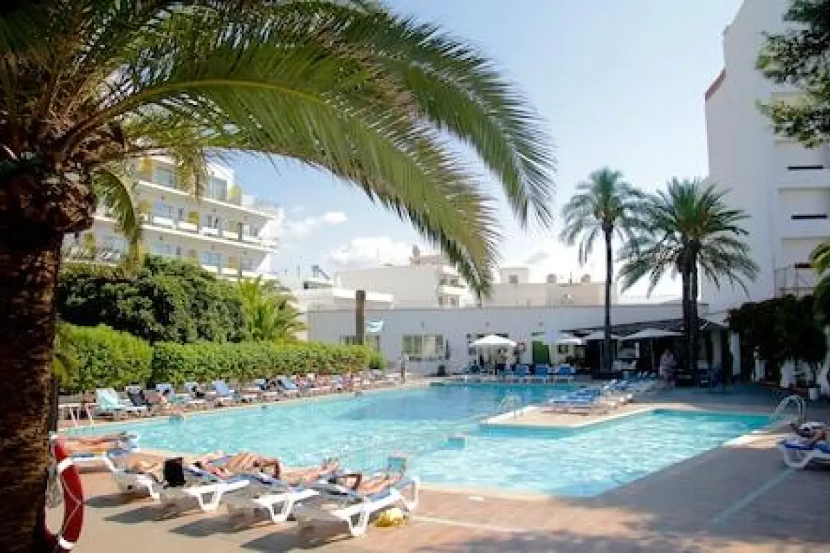 Hotel Tropical – Affordable hotel in Sant Antoni de Portmany