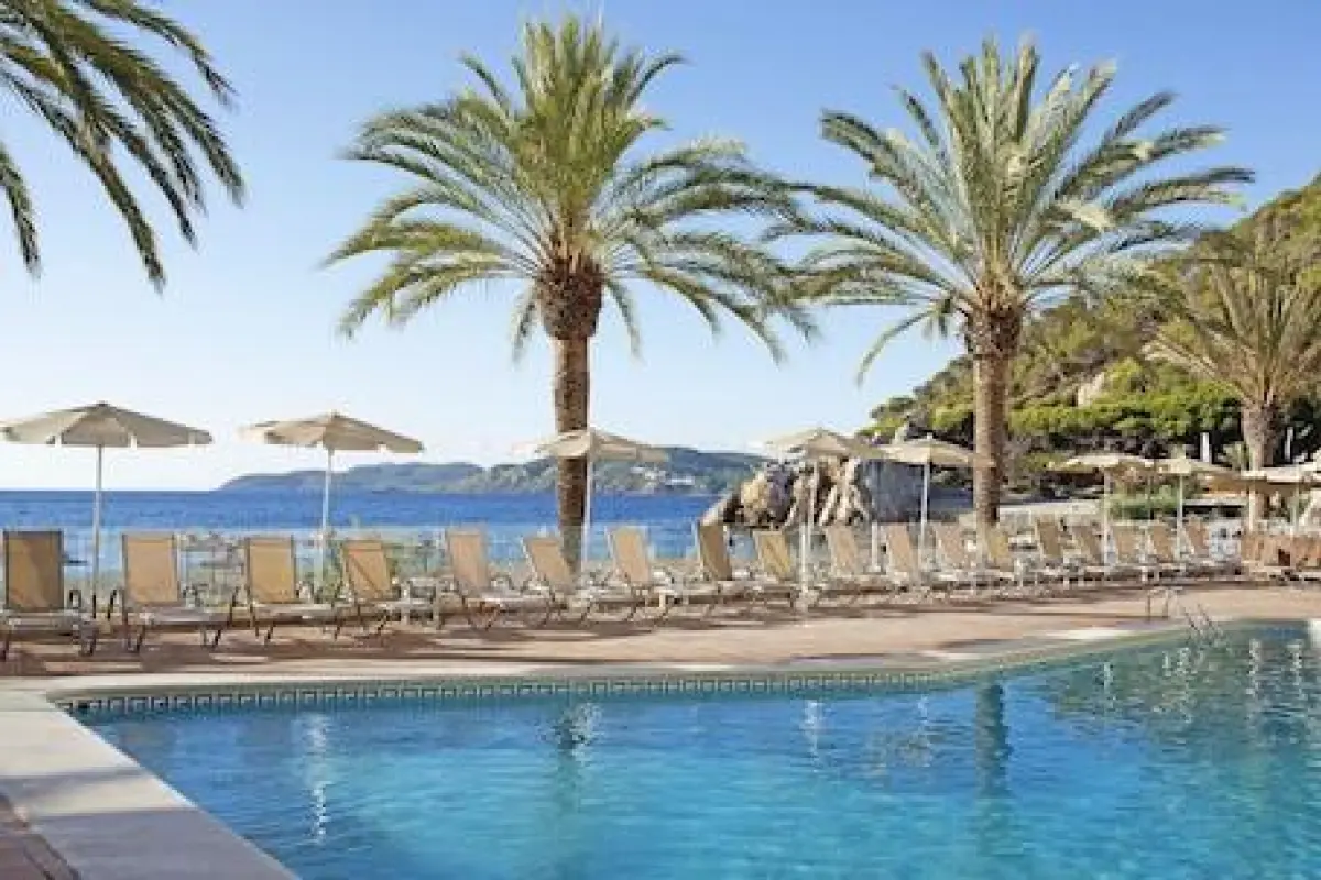 Grupotel Imperio Playa – Affordable hotel in Sant Joan de Labritja