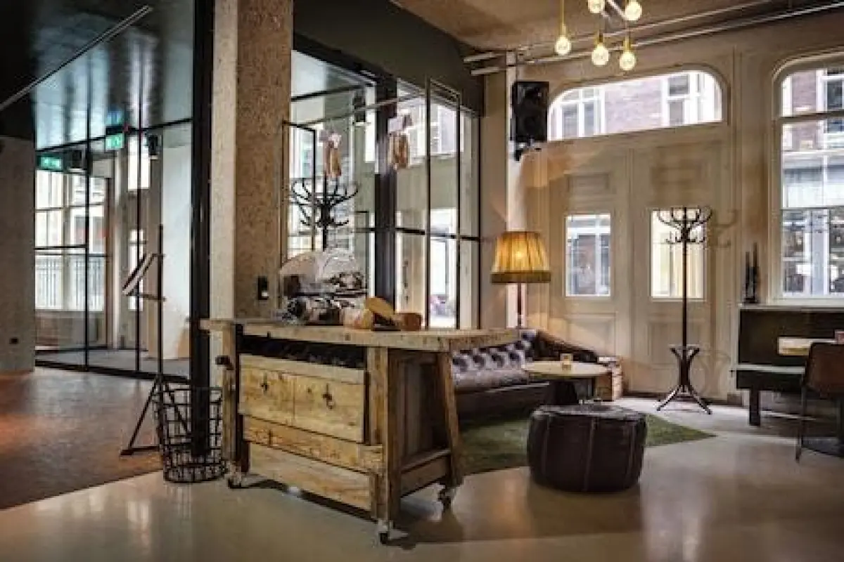 Hotel V Nesplein – Affordable hotel in Amsterdam