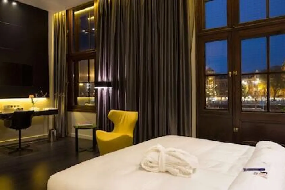 art'otel Amsterdam powered by Radisson Hotels – Affordable hotel in Amsterdam