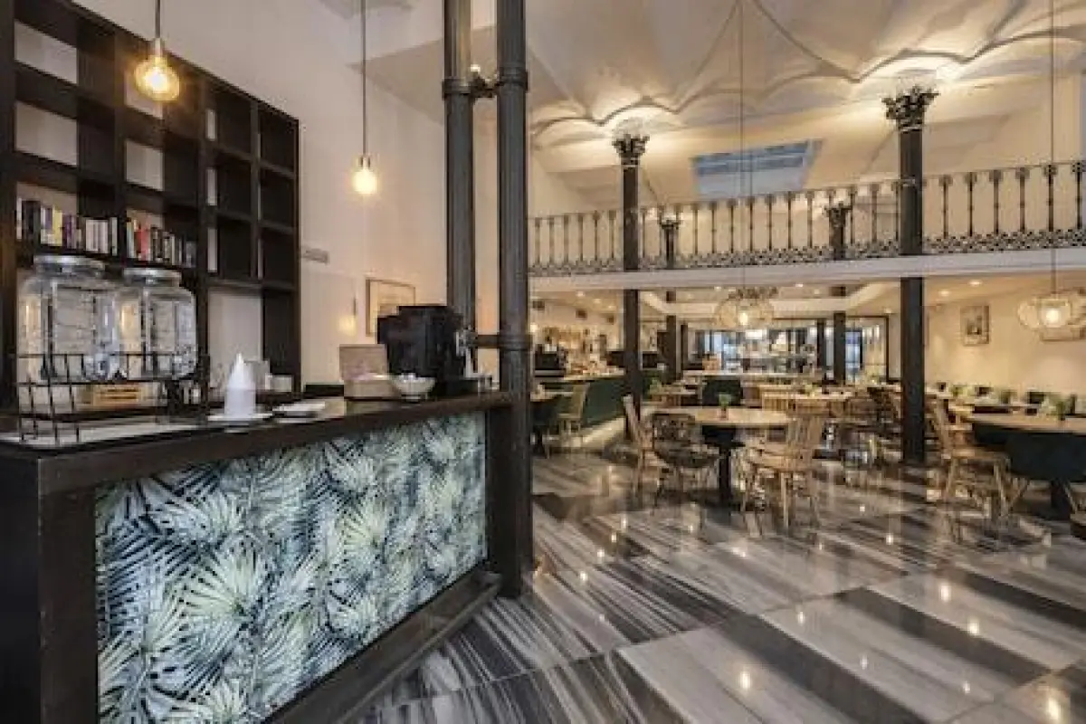 Petit Palace Plaza de la Reina Hotel – Affordable hotel in Valencia