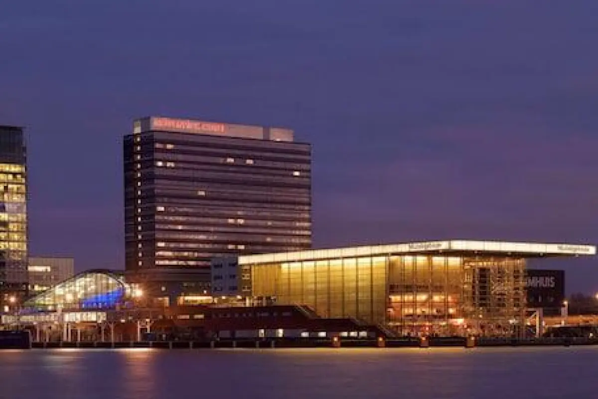 Mövenpick Hotel Amsterdam City Centre – Affordable hotel in Amsterdam