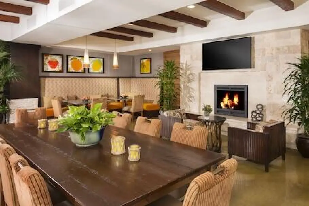 Ayres Hotel Orange – Affordable hotel in Orange