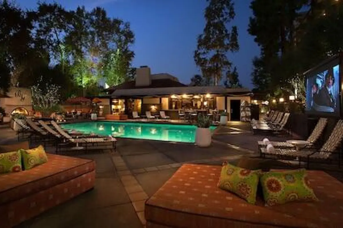 The Garland – Affordable hotel in North Hollywood