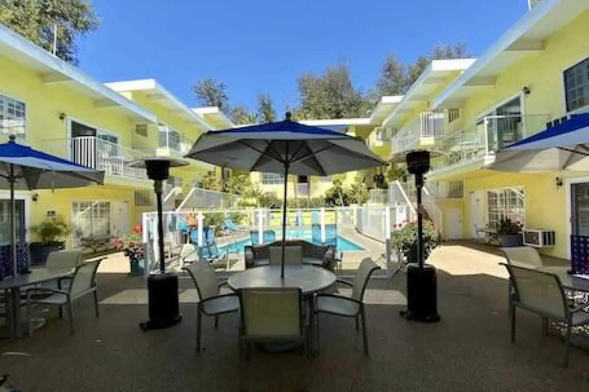 Magic Castle Hotel – Affordable hotel in Los Angeles